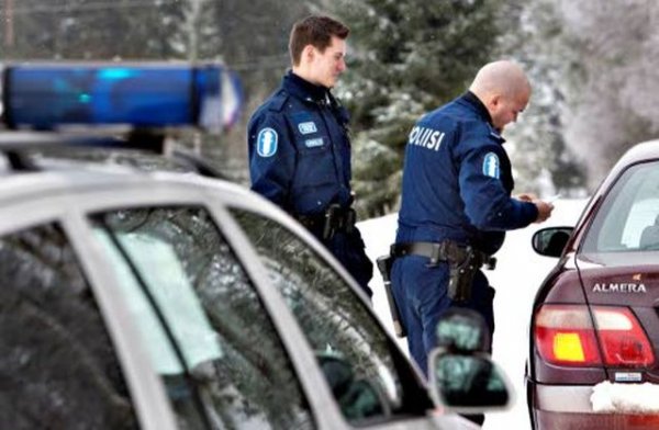 &bull; употреба на алкохол - 15 дневни заплати (макс. допустими промили - 0,5)
&bull; 20 км/ч превишение на скорост - от 70 евро
&bull; над 50 км/ч превишение на скоростта - 14 дневни заплати
&bull; преминаване на червено: от 10 дневни заплати
&bull; неправилно изпреварване: от 10 дневни заплати
&bull; неправилно паркиране: от 20 до 80 евро
&bull; разговор по мобилния телефон - до 115 евро
&bull; каране без предпазен колан - 35 евро
