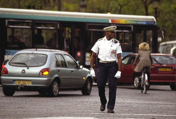 &bull; упротреба на алкохол - 135 евро (макс. допустими промили - 0,5)
&bull; 20 км/ч превишение на скоростта - от 135 евро
&bull; над 50 км/ч превишение на скоростта - 1500 евро
&bull; преминаване на червено - от 135 евро
&bull; неправилно изпреварване - от 135 евро
&bull; неправилно паркиране - от 15 евро
&bull; разговор по мобилния телефон - от 135 евро
&bull; каране без предпазен колан - от 135 евро
