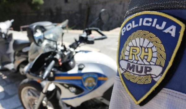 &bull; употреба на алкохол - от 90 евро (макс. допустими промили - 0,5)
&bull; 20 км/ч превишение на скоростта - до 65 евро
&bull; над 50 км/ч превишение на скоростта - от 660 евро
&bull; преминаване на червено - от 260 евро
&bull; неправилно изпреварване - от 90 евро
&bull; неправилно паркиране - от 40 евро
&bull; разговор по мобилния телефон - 65 евро
&bull; каране без колан - 65 евро
