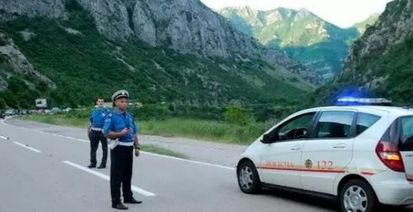 &bull; употреба на алкохол - от 70 евро (макс. допустими промили - 0,3)
&bull; 20 км/ч превишение на скоростта - от 70 евро
&bull; над 50 км/ч превишение на скоростта - от 150 евро
&bull; преминаване на червено - от 70 евро
&bull; неправилно изпреварване - от 70 евро
&bull; неправилно паркиране - от 60 евро
&bull; разговор по мобилния телефон - от 60 евро
&bull; каране чез колан - от 40 евро
