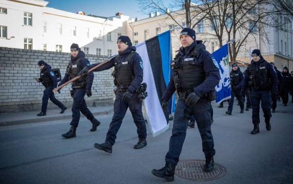 &bull; употреба на алкохол - от 400 евро (макс. допустими промили - 0,2)
&bull; 20 км/ч превишение на скоростта - до 120 евро
&bull; над 50 км/ч превишение на скоростта - до 800 евро
&bull; преминаване на червено - до 400 евро
&bull; неправилно изпреварване - до 385 евро
&bull; неправилно паркиране - от 40 евро
&bull; разговор по мобилния телефон - до 200 евро
&bull; каране без предпазен колан - до 200 евро
