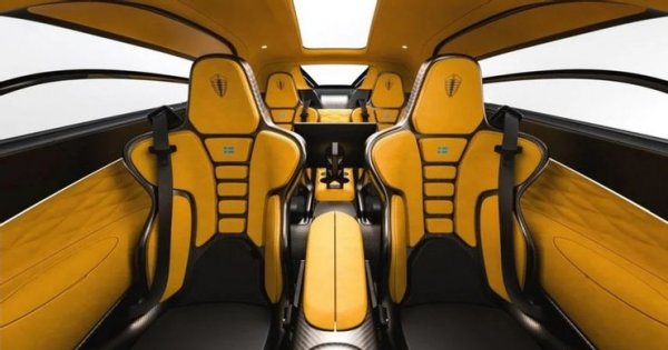 Освен това, благодарение на дългата си кабина Gemera позволява лесен достъп до салона и на возещите се отзад пасажери. А това не бива да бъде пренебрегвано, защото все пак става дума за хиперкола.