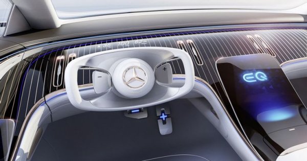 Феновете на високотехнологичните джаджи със сигурност ще се насладят на визията на Mercedes за бъдещето, която е максимално изчистена и разпределена между отделни системи на EQS. Всички те са скрити за голям голям сензорен дисплей, монтиран в плаваща централна конзола. В случая единствените традиционни подвижни повърхности за управление са ограничени до превключването на предавките и самите педали.