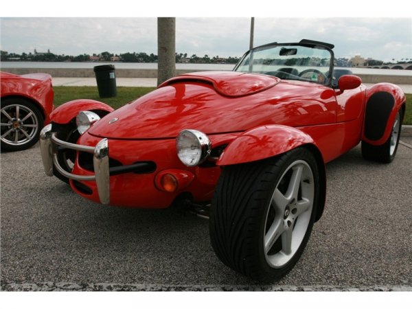 От Panoz AIV Roadster са произведени едва 176 броя, десет от които са снабдени със супер мощен двигател оборудван с компресор.