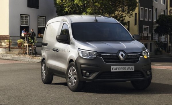 RENAULT EXPRESS: +1990 лева. Вероятно най-болезнената промяна за българския пазар, където години наред предшественикът на тази кола - Dacia Dokker - бе най-продаваният нов автомобил изобщо. Преди четири  години Dokker започваше под 20 000 лева. Express тръгна от 28 600 миналата есен, сега е 30 590 лева.
RENAULT CLIO: +1130 лева. Само за последните три месеца цената на Clio е пораснала от 26 760 на 27 890 лева. Вече е далечен спомен 2018, когато предишната генерация започваше от 19 192 лева. 
RENAULT CAPTUR: +1800 лева. Беше 36 890 миналия декември, сега е 38 690. 
RENAULT MEGANE SEDAN: +1300 лева. Започваше от 37 590 лева през декември 2021, сета тръгва от 38 890. 
