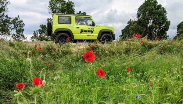 SUZUKI IGNIS: +2000 лева. През декември миналата година струваше 31 990, сега е вече 33 990 (или със 7300 лева над цената от края на 2020 година). 
SUZUKI SWIFT: +1000 лева. За три месеца Swift поскъпна от 29 900 до 30 990 лева. А през март 2019 струваше едва 21 501 лева. 
SUZUKI JIMNY: +3700 лева. Вече двуместно, за да финтира европейските лимити за емисиите, японското всъдеходче струваше 39 790 лева през декември, а сега вече е 43 490. 
