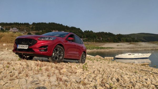 FORD ECOSPORT: +1800 лева. Малкият кросоувър стартираше от 38 200 лева в края на миналия декември. Сега летвата е на 40 000 лева. 
FORD KUGA: +1700 лева, но се спрямо края на 2021, а спрямо есента на 2020, когато го тествахме. Тогава базовата кола бе 55 900, сега е 57 600. 
