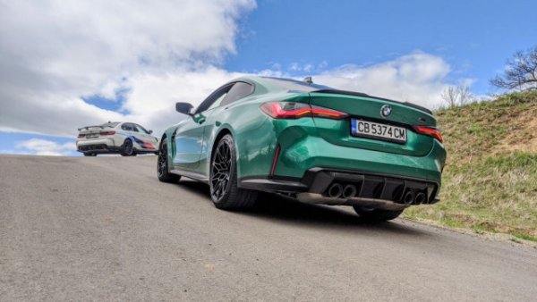 При огромната вече гама на BMW подбрахме само няколко по-екзотични модела, за да илюстрираме, че промените засягат абсолютно всички. 
BMW iX3: +5 300 лева. Eлектрическият кросоувър тръгваше от 129 000 лева миналата пролет. Сега е 134 300 лева. 
BMW M3: +3000 лева. Спортната класика тръгваше от 160 000 миналото лято, сега е вече 163 000. 
BMW M4 COMPETITION: +2500 лева. Най-наточената версия беше 171 400 лева през лятото, сега е 173 900. 
