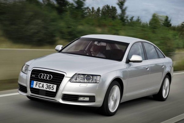 При този автомобил много рядко се появяват проблеми с ръжда в областта на калниците. Капакът и страничните панели са от алуминиеви сплави, запазена марка на Audi, и по принцип не ръждясват. 