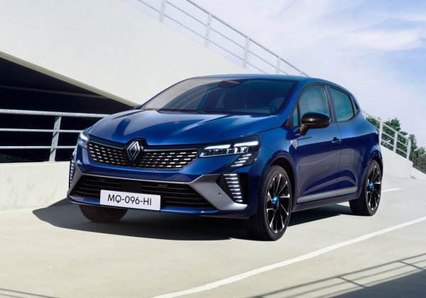 Renault Clio предлага малко по-нисък разход от японския си близнак, като този резултат най-вероятно се дължи на по-добрата аеродинамика на френския модел. На техническо ниво няма разлика между двата автомобила.

