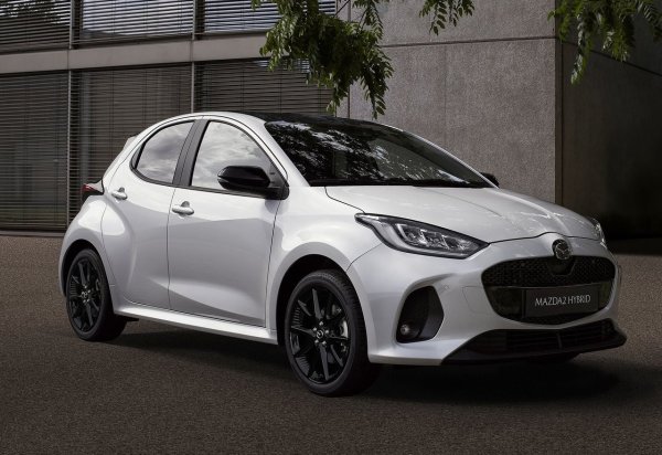 Този автомобил не е нищо повече от Toyota Yaris с различно лого и няколко леко модифицирани детайла - технически двата модела са напълно идентични. Любопитно е обаче, че хечбекът на компанията от Хирошима успява да се справи по-добре от колата, от която произлиза, като е в състояние да измине 100 км с 3,8 л/100 км.
