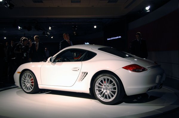Автосалон Лос Анджелис 2008 / Porsche Cayman S 2010
