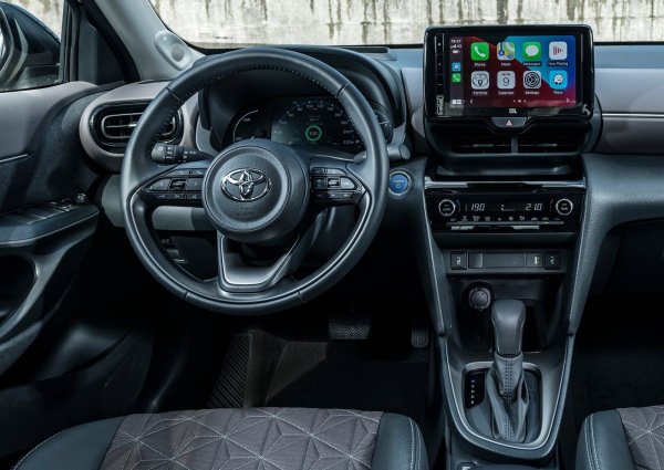 Плюсове - много ефективен на пътя, висока шофьорска позиция, изчистеното табло е лесно за използване.

Минуси –  малко пространсство на задните седалки, не е забвна за шофиране.