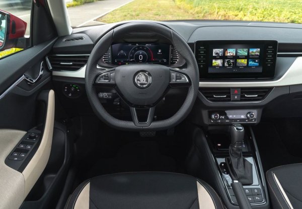 Плюсове - забележително просторни задни седалки, огромен за колите от този клас багажник и удобно возене.

Минуси -  няма плъзгащи се или накланящи се задни седалки и не е особено добре оборудван. Други малки SUV имат по-висока шофьорска позиция.