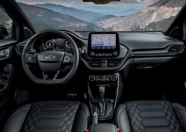 Плюсове - страхотно забавление при шофиране. Забележителна комбинация от производителност и нисък разпод на гориво.

Минуси - пространството отзад е по-скоро достатъчно, отколкото изключително. Видимостта може да е по-добра. Volkswagen T-Roc е по-комфортен и по-тих.