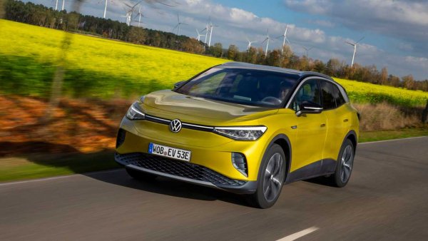 ID.4 беше представен още през есента, като скоро дилърите ще получат и първите бройки от новия електрически SUV. Моделът е с около 30 см по-дълъг от ID.3, като ще предлага и значително повече пространство.

Първоначално, новият електрически SUV ще се предлага със 77-киловатчасова батерия, а по-късно ще има и версия с 58 kWh. Първите бройки ще са и с един електромотор, задвижващ задните колела, с мощност от 204 к.с. По-нататък ще се появят разнообразни откъм мощност и задвижване варианти.