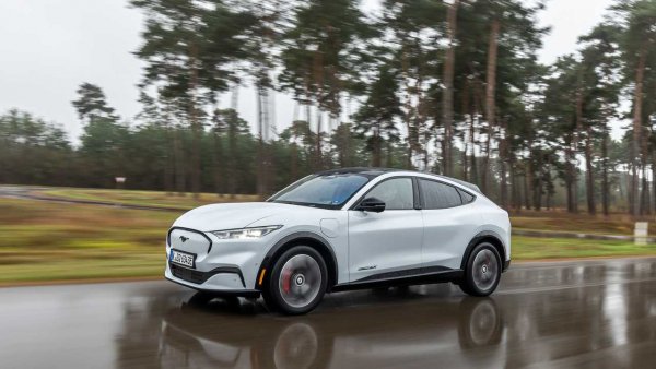 Дългият 4,71 метра електрически кросоувър има малко общи визуални черти със спортния модел, чието име носи. За сметка на това, ще се предлага в разнообразни варианти: със задно или 4х4 задвижване, с по-малки или по-големи батерии. Най-базовата версия предлага задно задвижване, мощност от почти 200 киловата и пробег до 440 км. Тази с най-голям пробег ще изминава до 610 км с едно зареждане. Първите доставки на модела се очакват още в края на този месец.