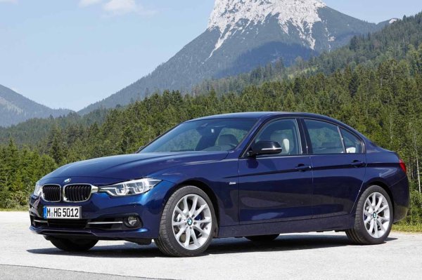 Бронзовият медал отива при един от големите съперници на модела от Инголщат - BMW 3 Series . Баварският автомобил е засегнат в по-голяма степен, при 7,6% от екземплярите, със средно 100 375 превъртяни километра.
