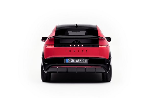 Накратко, всичко в този електрически модел изглежда обещаващо. Все още не знаем само най-важното - дали той ще възкреси компактния хечбек и в най-ключовото му качество, достъпността. Официалните цени ще бъдат обявени тепърва. От Hyundai предварително намекнаха за около 30,000 евро за базовата версия, което не е никак малко, сравнено със спомените ни за някогашните Golf, Аstra или Focus. Но може и да мине за достъпно по новите реалности на електрическата ера. 
