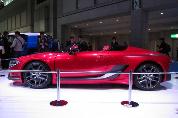 Toyota GRMN SPORTS HYBRID Concept II - хибрид с AWD задвижване и 300 к.с., който е създаден в чест на Хирому Нарусе