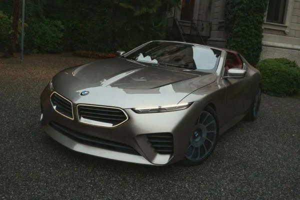 Този впечатляващ спортен открит автомобил е първи поглед към бъдещия духовен наследник на Z8. Серийната кола, която ще се появи скоро, ще носи най-мощния "цивилен" V8 в историята на BMW. Предвидена е за ограничено производство от около &bdquo;50 броя&ldquo;, според ван Хойдонк.
