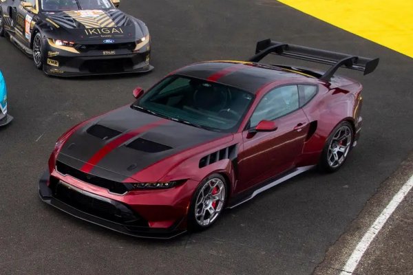 Този див шосеен състезател с 800 к.с. ще направи своя динамичен дебют на хълма Гудууд. Книгите за поръчки за новия модел бяха отворени наскоро, като цената му е от в Обединеното кралство е шокиращите (като за Mustang) 315 000 лири. 
