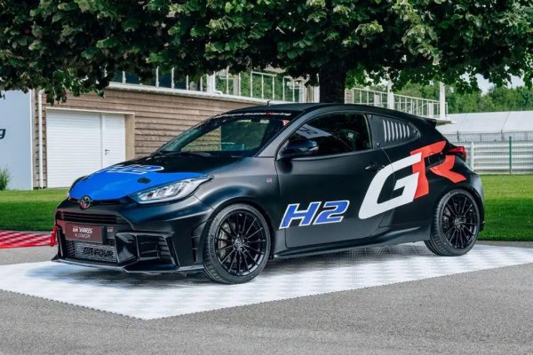Toyota ще представи нова, произведена в Европа версия на своя GR Yaris с водородно задвижване, предоставяйки първи поглед към бъдещето на спортните автомобили. 
