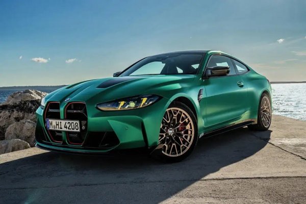 Това е по-екстремна версия на купето M4, с повишено турбо налягане (от 1,7 бара на 2,1 бара), увеличаващо пиковата мощност от 523 на 543 к.с. Освен това е с 20 кг по-лек от обикновения M4, отчасти благодарение на новия титаниев шумозаглушител и различни пластмасови декоративни елементи, подсилени с въглеродни влакна.