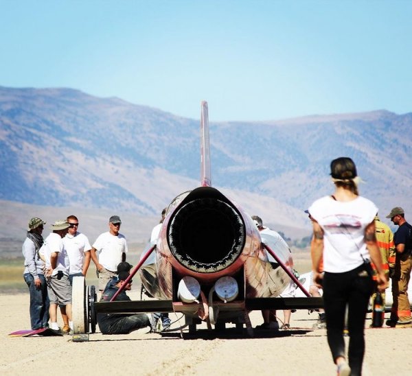 При няколко преминавания по правата отсечка Джеси записва скорост от 841,338 км/ч с реактивен North American Eagle Supersonic и така подобрява рекорда на каскадьорката Кити О'Нийл от 1976 година - 825,11 км/ч.

По време на рекордния опит едно от предните колела на машината се чупи при скорост от 885 км/ч, което води до преобръщане. Комбс умира на място, но присъствалите на мястото експерти от Книгата на рекордите Гинес признават нейното постижение и така тя посмъртно е обявена за носител на рекорда за най-висока скорост сред жените с надземен транспорт.