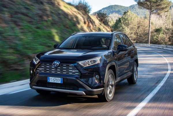 Въпреки че устройството се счита за успешно, след няколко години експлоатация се появиха някои проблеми &ndash; механиците са единодушни, че според техния опит двигателят 2.0 Dynamic Force е един от най-малко дефектните на пазара.

И все пак, има оплаквания в собственически групи и форуми. Едно от най-честите е свързано с необичайни шумове, когато двигателят работи. Собствениците описват звука като "дизелов" &ndash; особено чуваем при студен двигател, при ниски обороти и на празен ход. Toyota проведе вътрешно изследване и потвърди, че явлението се дължи на характеристиките на цикъла на Аткинсън и начина, по който работи системата VVT-iE.

В повечето случаи производителят счита тези шумове за нормални и не извършва гаранционни ремонти. Въпреки това, ако има метални удари или прекомерни вибрации, сервизът трябва да провери обтегача на ангренажната верига.
