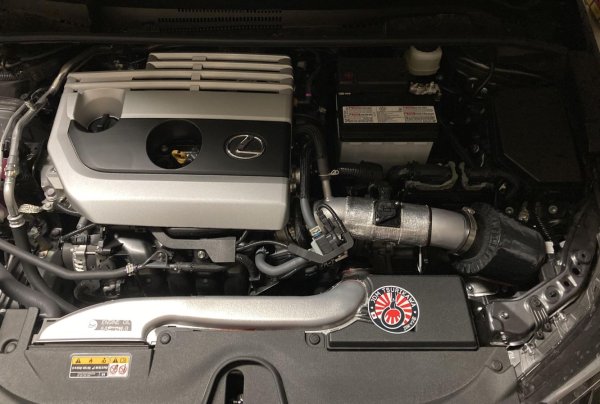 Двигателят M20A не е особено скъп за експлоатация, но изисква подходящи материали. Масло с вискозитет 0W-20 струва повече от стандартните масла 5W-30 или 5W-40. Производителят препоръчва подмяната му на всеки 15 000 км или веднъж годишно, но при интензивна градска употреба си струва да се съкрати този интервал.

Веригата не се нуждае от подмяна, което елиминира един от основните разходи. При типична работа веригата трябва да издържи целия живот на двигателя. Въпреки това, трябва да вземете предвид нуждата от почистване на EGR системата при по-голям пробег.

Когато купувате употребяван автомобил с този двигател, си струва да проверите историята на обслужването, нивото на охладителната течност и възможните следи от бял дим при стартиране. Всички механици, които имат опит с този мотор, подчертаха, че редовната смяна на маслото и използването на качествено гориво трябва да осигурят безпроблемна работа в продължение на много години.
