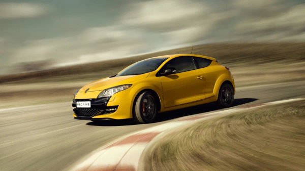 Години на производство - 2010&ndash;2016

Среден пробег до сериозен ремонт - 200 000 км

Хотхеч от старата школа. Тривратка със задвижване на предните колела, двулитров турбо двигател, ръчна скоростна кутия без алтернатива и добре настроено окачване с проста торсионна греда отзад. Спирачките са също толкова добри - мощни, издръжливи и почти без луфт на педала. Хечбекът още в базовото оборудване има 4-бутални спирачки Brembo с 340-милиметрови дискове отпред.
