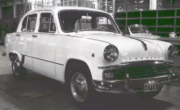 Свой вариант на фейслифта на Москвич-403 предлага и известното италианско ателие Ghia. Неговите дизайнери променят решетката на радиатора, фарове и предни капак, но в крайна сметка тази кола си остава само опитен образец, тъй като е готова по времето, в което на пазара се появява новият Москвич-408.