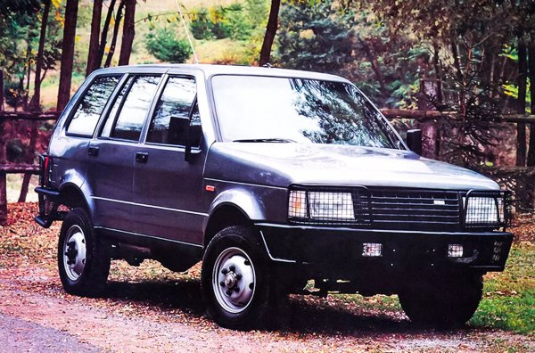 Всъдеходът е оборудван с бензинови двигатели, включително 2,5-литров "шестак"  на Alfa Romeo и 3,4-литров шестцилиндров BMW M30B35, както и с четирицилиндрови турбодизелови. От 1989 г. до 2003 г. премиум моделът се опитва да завладее Новия свят, като преди това сменя името си на звучния Laforza, а двигателите - на V8 до 6,0-литровия от General Motors, което повече отговаря на вкусовете на американската публика. За Европа този доста интересен всъдеход се произвежда от 1985 до 1998 година.