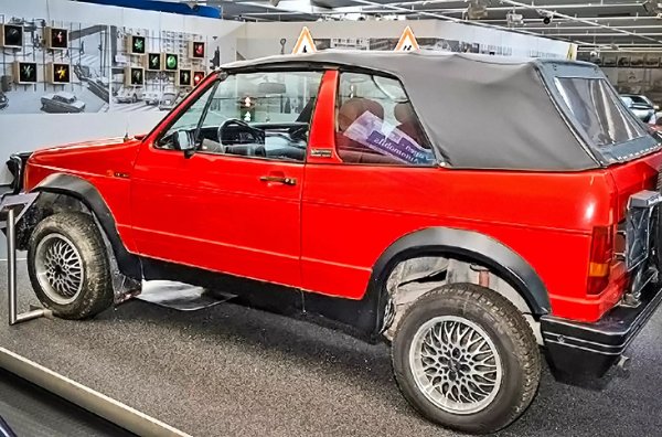 Passo с видоизменена каросерия на Golf от първо поколение прави впечатление на недодялана самоделка, което не е далеч от истината. Предната оптика е от Fiat Panda, задните светлини са взети от Opel Kadett D, а страничните мигачи - заети от Fiat Ritmo. Според някои данни от модела са направени само 65 бройки, а според други - те са стотици. Както и да е, в наши дни Biagini Passo е забравен и е малко по-лесно да го срещнете отколкото еднорог, включително поради ниската му устойчивост на корозия.