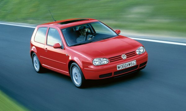 Четвъртото поколение на VW Golf GTI (1997-2004 г.) е един от малкото случаи в историята, когато компанията-производител сама признава за слабостите на свой модел. Този GTI буквално разрушава наследството от знаменития си предшественик, тъй като е далеч от неговите качества на пътя.

Феновете на марката и медиите не спират да критикуват автомобила, а председателят а Съвета на директорите на Volkswagen - Бернд Пишетсридер, откровено признава в интервю през 2004 г., че маркетолозите на компанията са сбъркали и GTI е станал "прекалено бавен и прекалено средняшки". Всички недостатъци са отстранени при петата генерация.