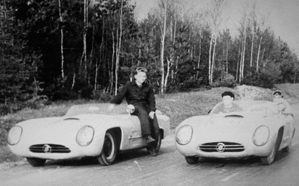 Под алуминиевия капак на автомобила бил монтиран двигател от Москвич-407 с мощност от 60 к.с. Не много мощният двигател, обаче, можел да ускори колата с тегло 730 кг до впечатляващите по онова време 165 км/ч. От МАЗ сглобили общо два спортни автомобила, чиито максимален резултат бил 5-о място в етапи от съветския шампионат.