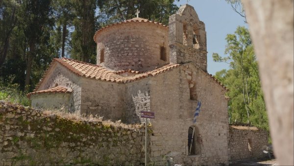Древната Воница (Анакториум) е била колония на Коринт. В римската епоха градчето запада, засенчено от новопостроения от римляните Никополис, но се възражда по византийско време
