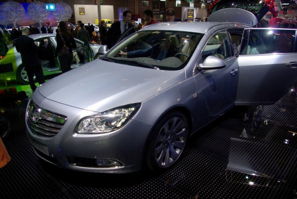 Opel Insignia Sports Tourer / Автомобилен салон Париж 2008
