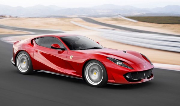 Най-мощният нехибриден модел на италианската марка заема трето място, като това се дължи на двигател 6.5 F140 GA V12. Този забележителен мотор развива максимална мощност от 800 к.с. при 8500 об/мин и 718 Нм въртящ момент при 7000 об/мин. Ускорението от 0 до 100 км/ч отнема 2,9 секунди, а максималната скорост е 340 км/ч.