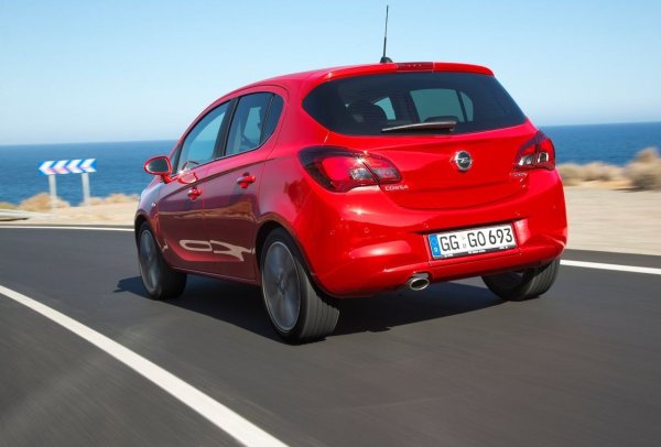 Corsa E няма хронични оплаквания. Има слабости в окачването, но при посещение в сервиз разходите за ремонт обикновено са ниски, защото колата е широко разпространена и частите ѝ са налични навсякъде. Препоръчват се версиите с по-богато оборудване.