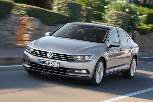 Passat е популярен избор за семейства, които търсят просторен автомобил от среден клас, който не струва цяло състояние за поддръжка в продължение на десетилетия. Осмото поколение, произвеждано от 2014, поддържа тази традиция. Дори екземпляри с пробег над 100 000 км си заслужава вниманието, ако са били редовно обслужвани.

В този клас автомобилите са технически по-напреднали, така че на всеки няколко години може да се наложи да смените компонентите на предното окачване. Passat може да служи много дълго време и без големи изненади, а допълнително предимство е, че е популярен и добре познат на механиците.
