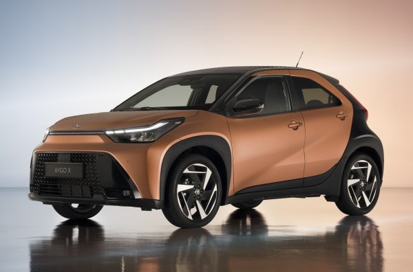 Японската компания актуализира своя кросоувър за Европа: продажбите ще започнат преди края на тази година. На британския пазар автомобилът ще струва от 23 445 паунда (27 400 евро). 