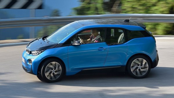 Пробег - 195 км, с 1 кВтч изминава 5 км
