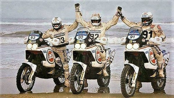 Въпреки това името Elefant не е продиктувано от теглото на машината. Просто слонът е бил щастливото животно за създателя на марката Джовани Кастильони през 50-те. 
Този мотоциклет спечели само две титли в Дакар - привидно скромно на фона на Yamaha и Honda. Но той бе екстремен и в много други неща: примерно със 180-те км/ч максимална скорост, с 59-литровия резервоар, по-голям от тези на много леки автомобили, и с 55-те сантиметра ход на окачването. 
