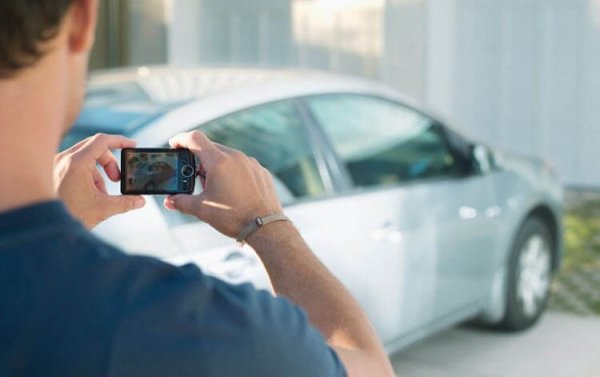 Ако е възможно, изберете сухо място за съхранение на колата. Освен това, преди да напуснете колата си, направете ѝ снимка, която може да ви бъде от полза, ако автомобилът ви бъде откраднат. И, разбира се, не оставяйте документи за колата в нея или там, където могат да ги намерят крадците.
