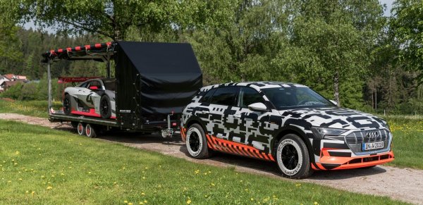 Както вече стана дума, германският модел успява да се справи с допълнително тегло от 1800 кг., като това се отнася за ремарке или каравана със спирачна система. Без нея допълнителната тежест е 750 кг.