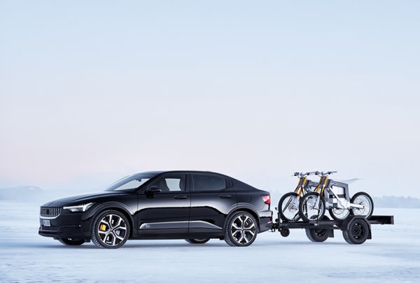 Шведският кросоувър също вече е на пазара, като се радва на сравнително добър интерес от страна на клиентите. При него ограниченията са 1500 кг. на ремарке със спирачки и 750 кг. без такава система.