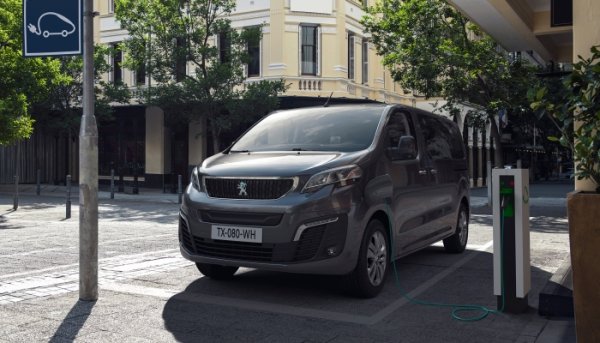 Всеки един от моделите в електрическото трио от клас MPV на новия концерн Stellantis може да тегли допълнителен товар с тегло до 1 тон.