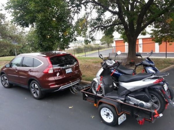 Въпреки, че са от различни категории – съответно кросоувър (на снимката) и седан, тези два модели имат еднакви харакеристики при теглене на допълнителен товар.